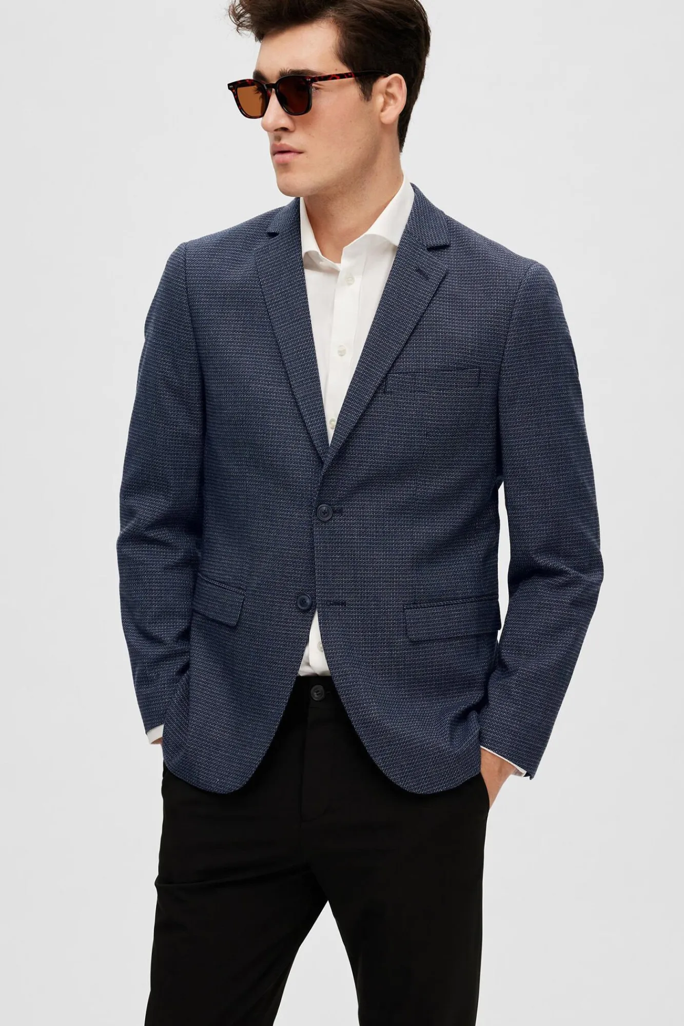 Blazer Slim Fit Estructurada Elaborada Con Materiales Reciclados^Selected New
