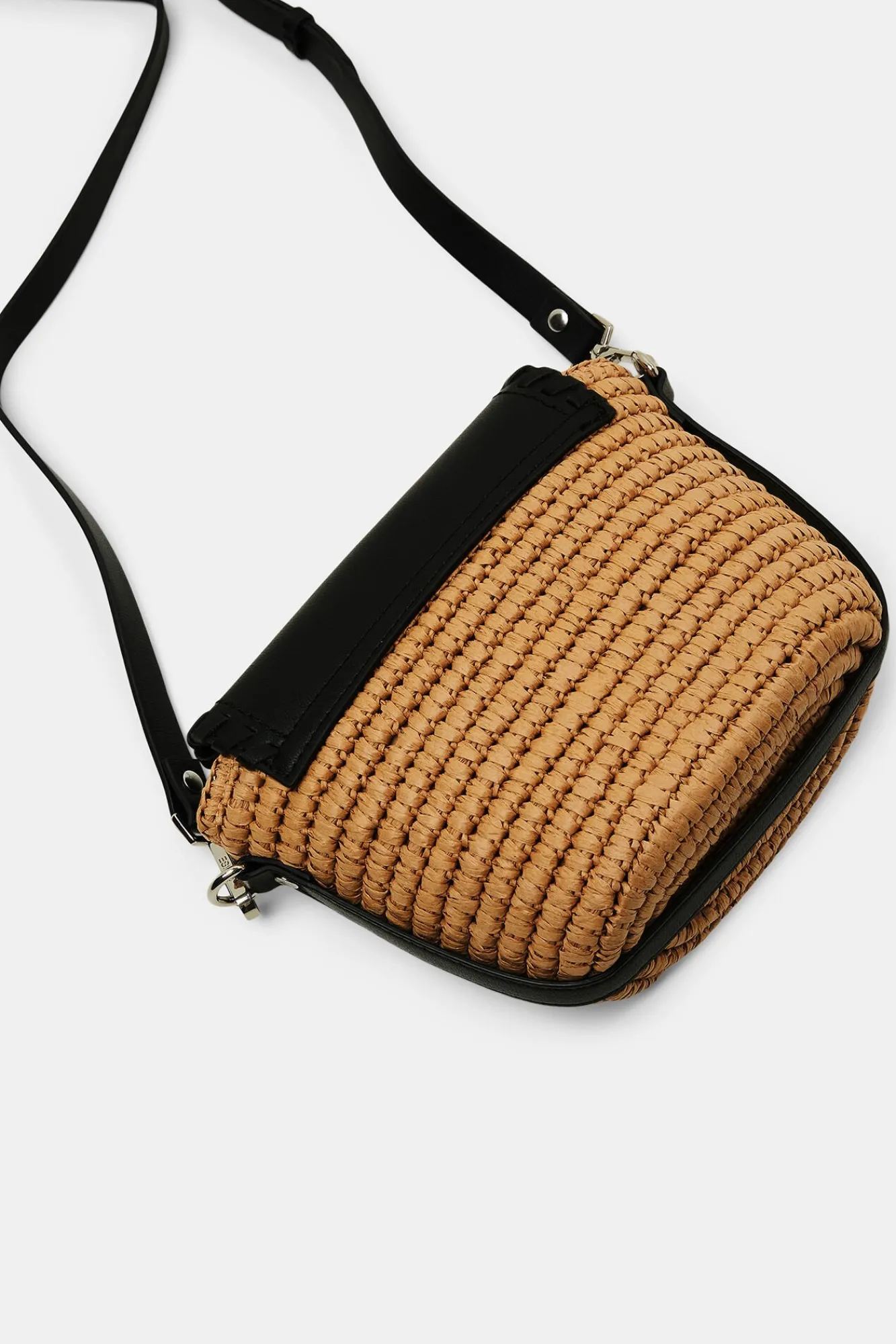 Bolso Bandolera Rafia Con Solapa^Esprit Fashion