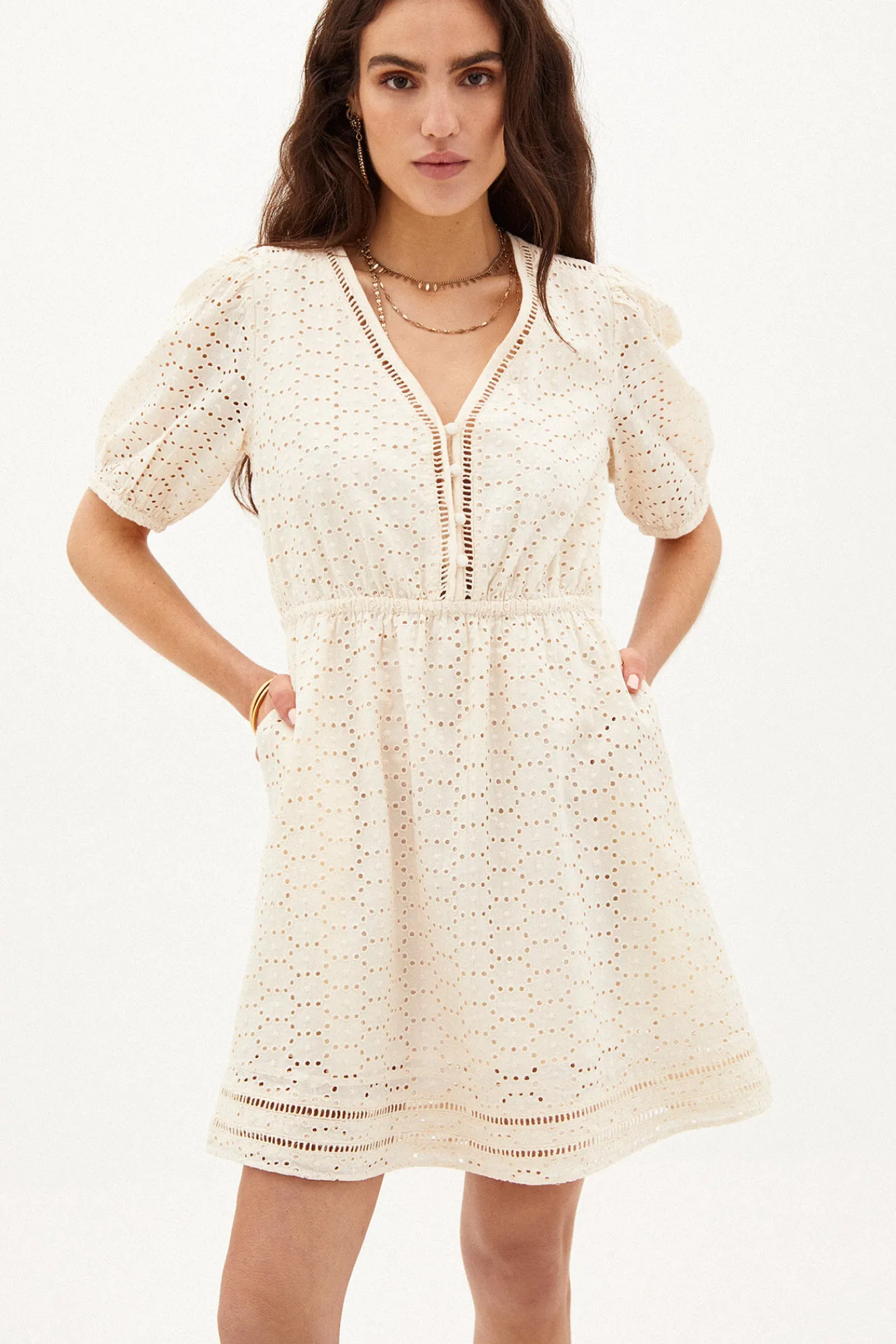Catarina. Vestido Corto Bordado Ingles^Hoss Intropia New