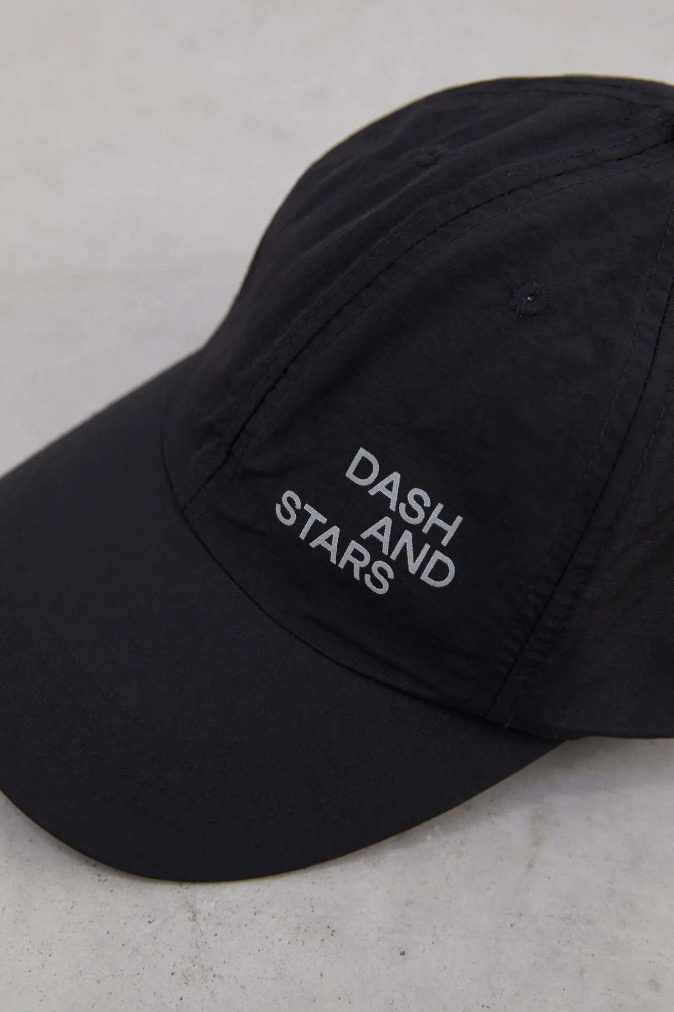 Gorra Negra Tecnica Logo Reflectante^Dash and Stars Store