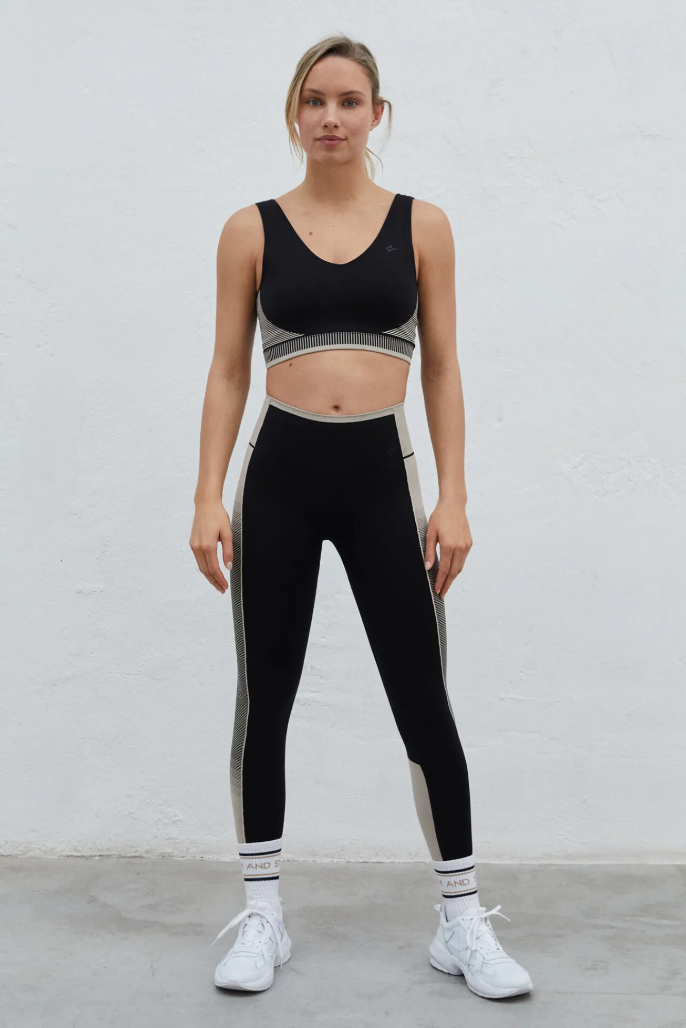Sujetador Deportivo Negro Seamless Fit^Dash and Stars Store