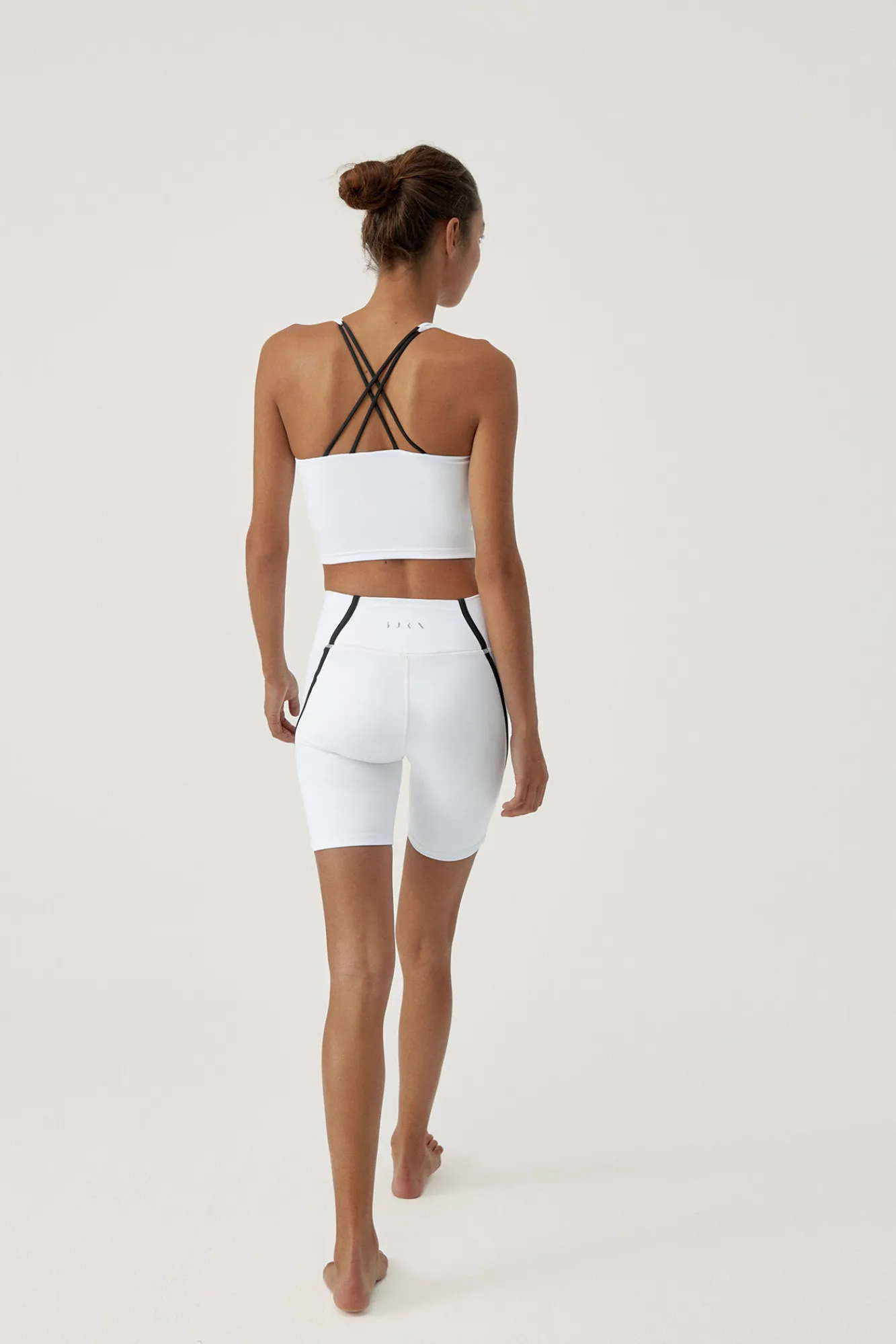 Top Daira White/Black^Born Living Yoga New