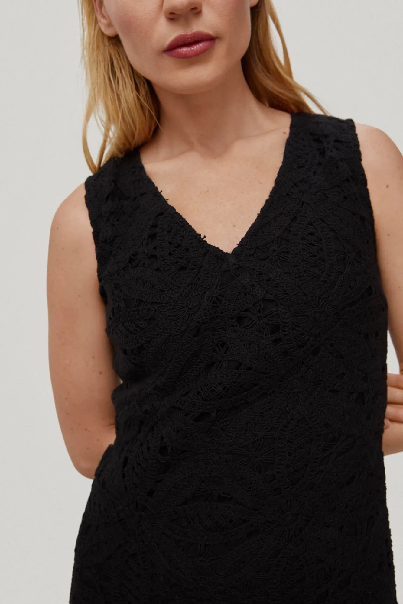 Vestido De Tirantes Tipo Crochet Cuello Pico Y Largo Midi Falda Evase^Pedro del Hierro Discount