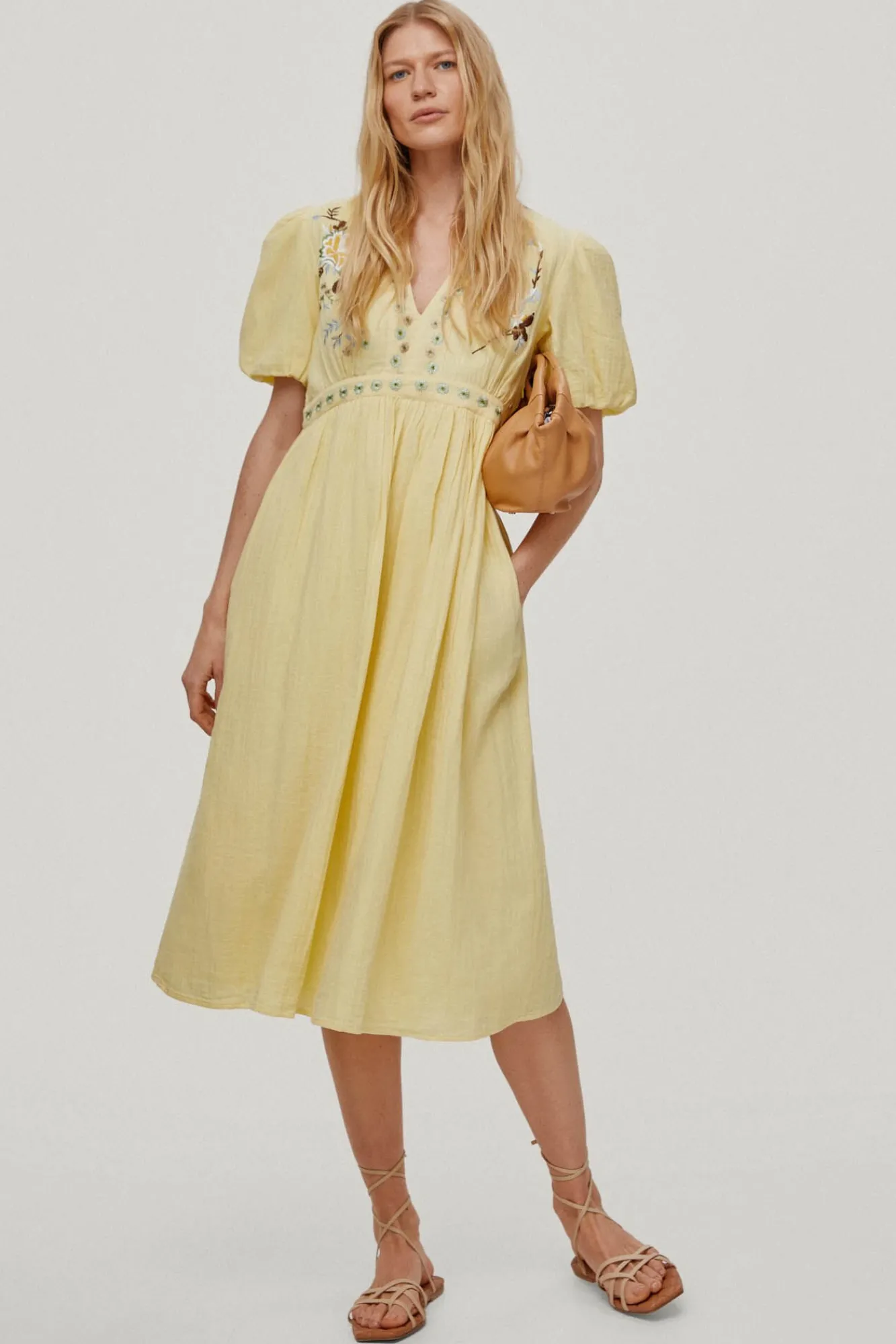 Vestido Largo Rodilla Con Detalle De Bordados Florales.^Pedro del Hierro Sale